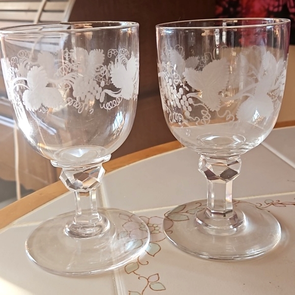 French heavy Crystal Frosted Etched hexagonal cutstemware large goblets - Picture 6 of 8